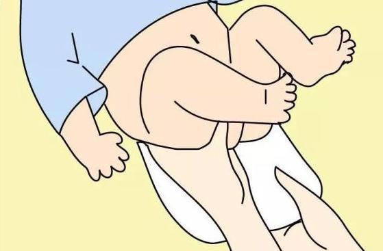怎么给宝宝换尿布，给宝宝换尿布的正确方法（对比一下正确方法）