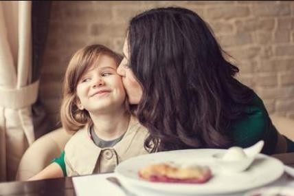 最毁孩子的6种妈妈，父母不爱你的十个表现（很可能会毁了孩子的一生）