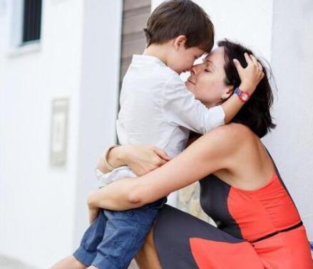 最毁孩子的6种妈妈，父母不爱你的十个表现（很可能会毁了孩子的一生）