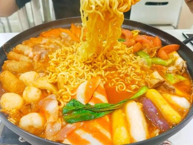 化妆水可以带上高铁吗，化妆水能带上高铁吗（火车站安检升级）