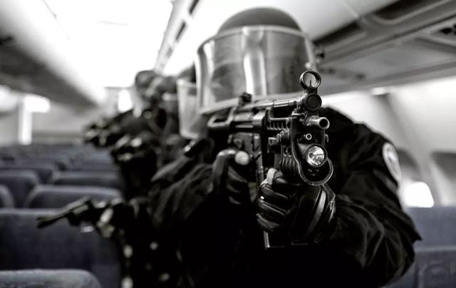 关于飞机的电影，10部空难电影（敢坐飞机才是真胆大）