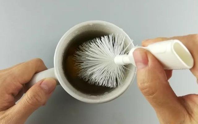 教你如何轻松去除茶垢，用了N种方法清洗茶垢