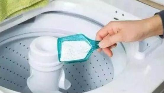 洗衣粉和洗衣液哪个好，手洗洗衣粉和洗衣液哪个好（售货员说出实情，差点选错了）