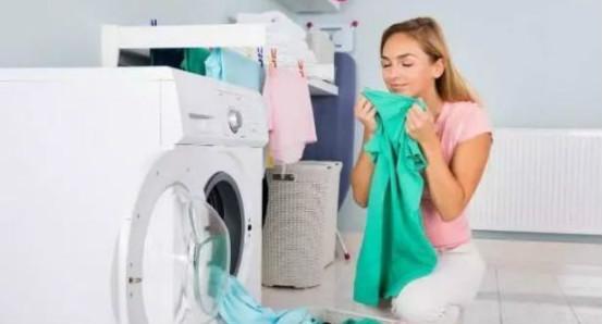 洗衣粉和洗衣液哪个好，手洗洗衣粉和洗衣液哪个好（售货员说出实情，差点选错了）