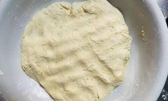 用面粉做南瓜饼会硬吗，南瓜饼懒人做法（做南瓜饼用面粉就错了）