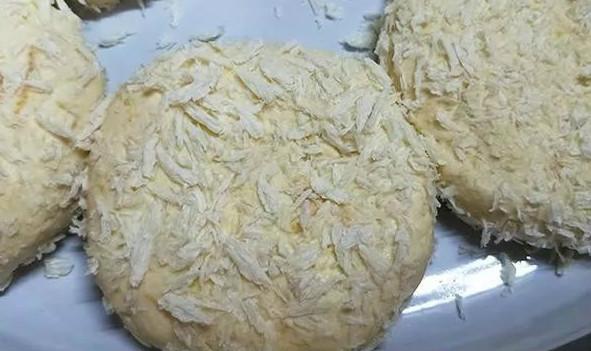 用面粉做南瓜饼会硬吗，南瓜饼懒人做法（做南瓜饼用面粉就错了）