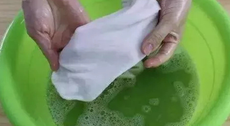 洗袜子的小妙招，洗袜子的小妙招图片（教你一个洗袜方法）