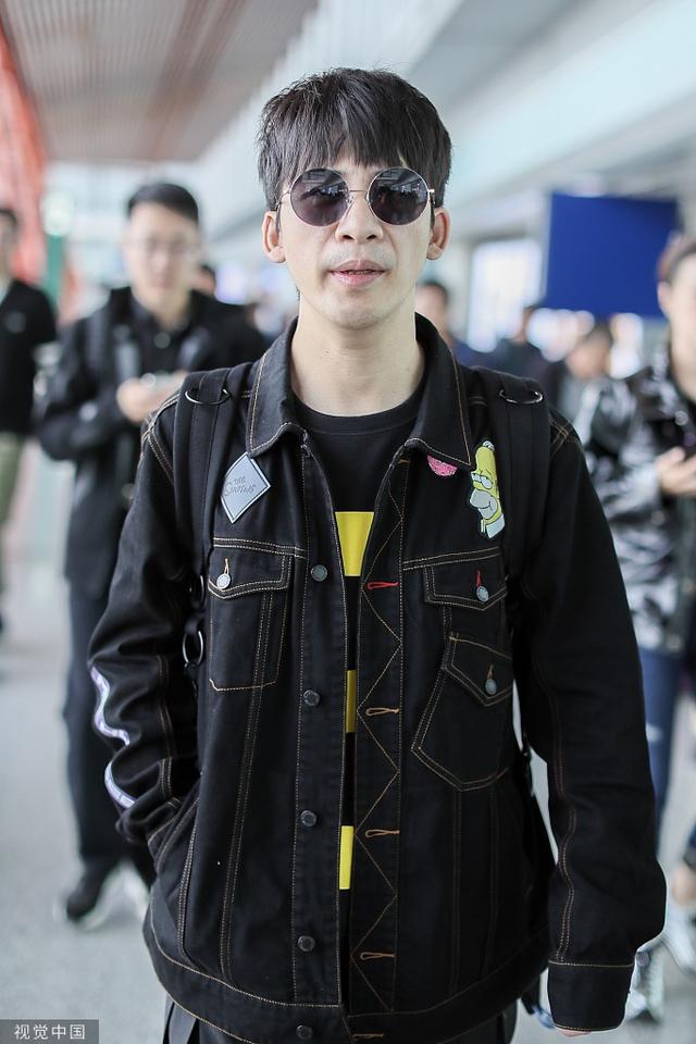 可爱的辛普森♡，辛普森图片高清（大张伟穿“辛普森一家”外套童心未泯）