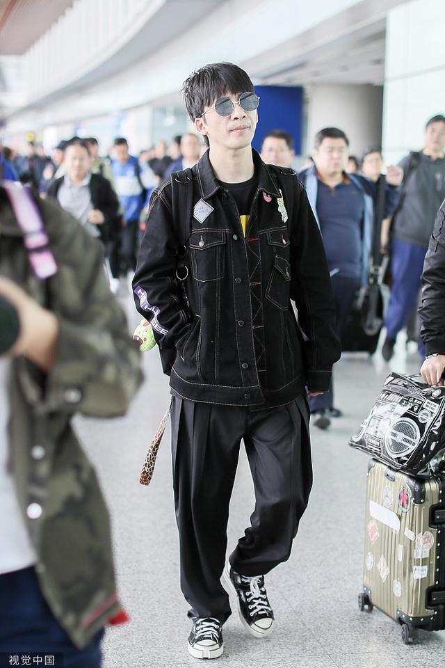 可爱的辛普森♡，辛普森图片高清（大张伟穿“辛普森一家”外套童心未泯）