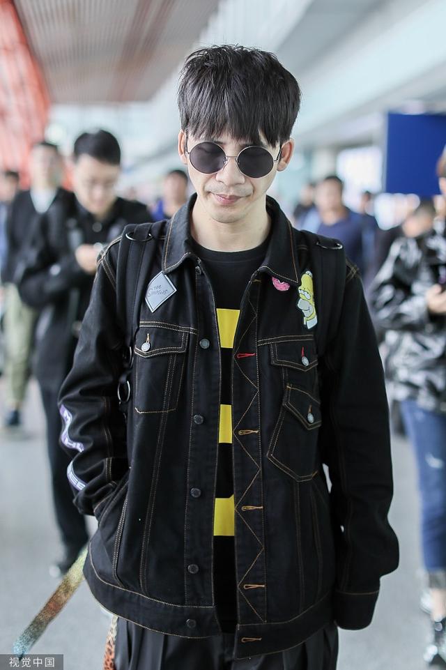 可爱的辛普森♡，辛普森图片高清（大张伟穿“辛普森一家”外套童心未泯）