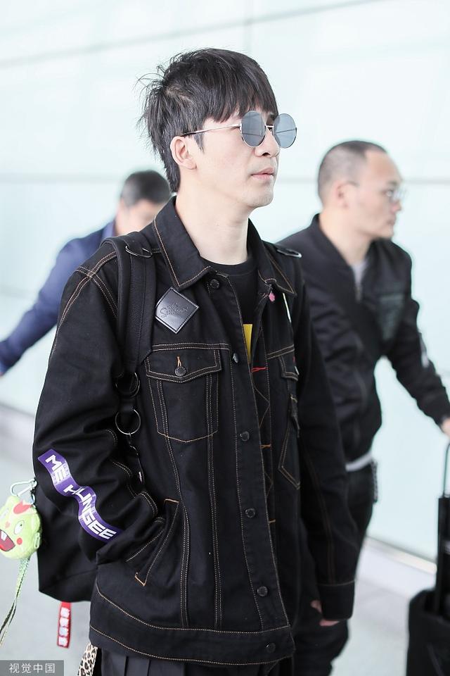 可爱的辛普森♡，辛普森图片高清（大张伟穿“辛普森一家”外套童心未泯）