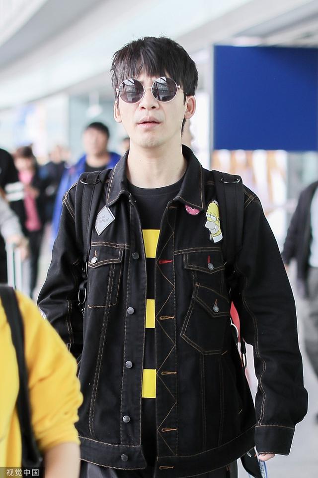 可爱的辛普森♡，辛普森图片高清（大张伟穿“辛普森一家”外套童心未泯）