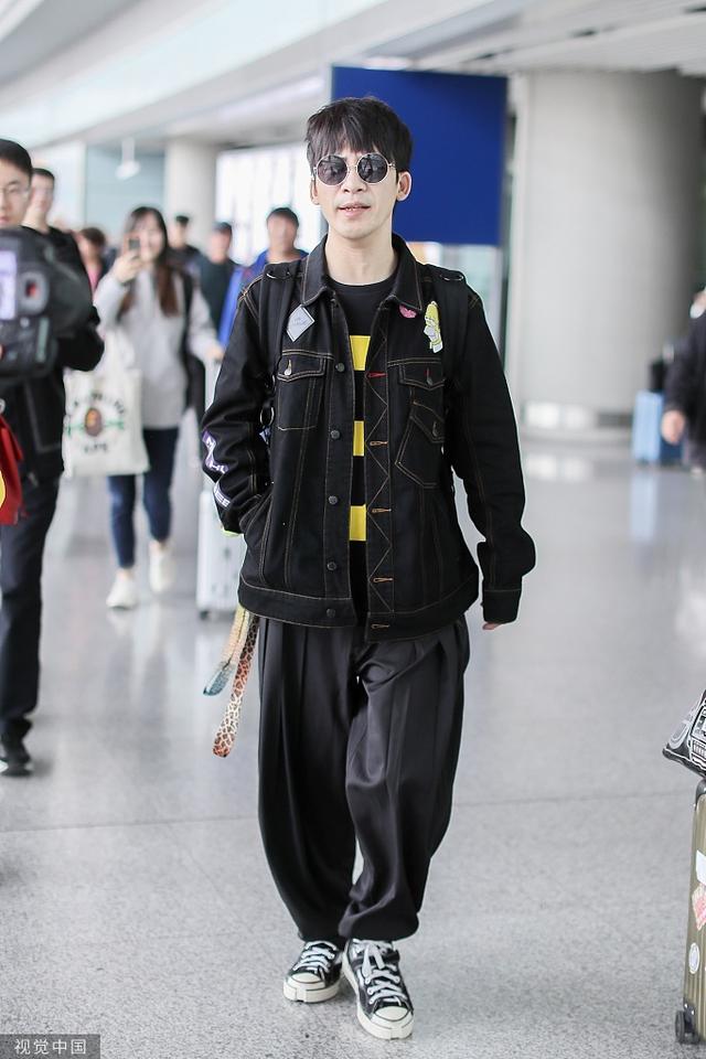 可爱的辛普森♡，辛普森图片高清（大张伟穿“辛普森一家”外套童心未泯）