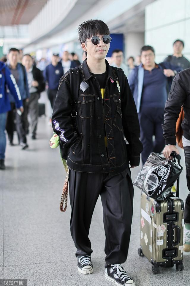 可爱的辛普森♡，辛普森图片高清（大张伟穿“辛普森一家”外套童心未泯）