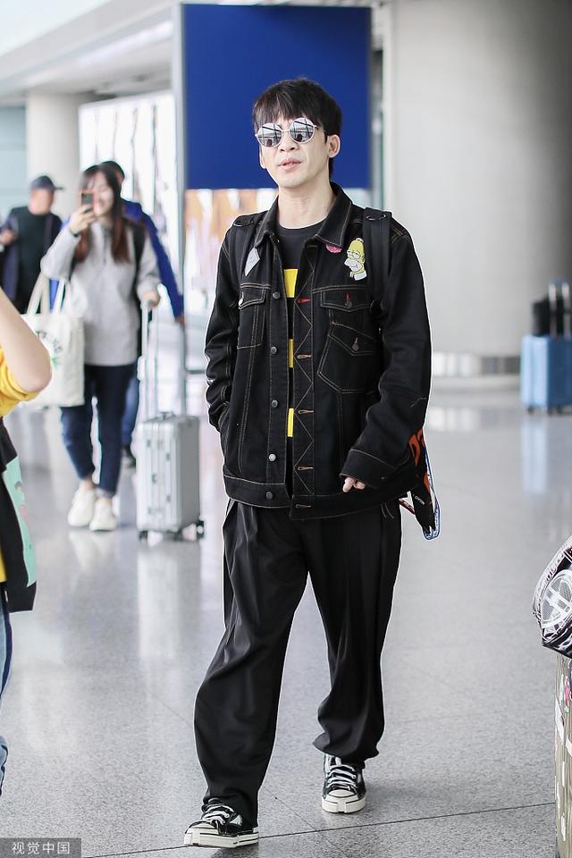 可爱的辛普森♡，辛普森图片高清（大张伟穿“辛普森一家”外套童心未泯）