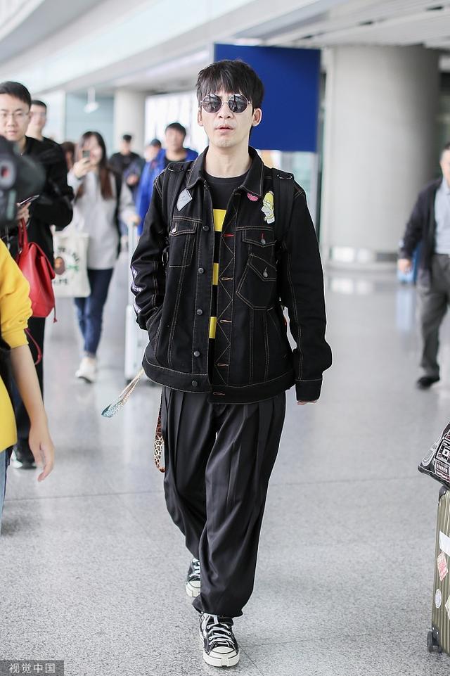 可爱的辛普森♡，辛普森图片高清（大张伟穿“辛普森一家”外套童心未泯）