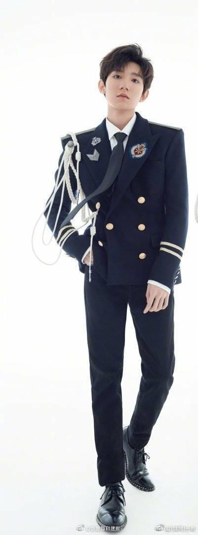 TFBOYS帅气图片，tfboys帅气的照片（军装照，一身正气的帅气酷盖）