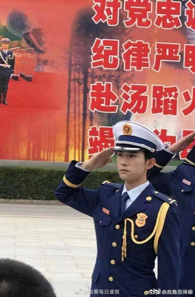 TFBOYS帅气图片，tfboys帅气的照片（军装照，一身正气的帅气酷盖）