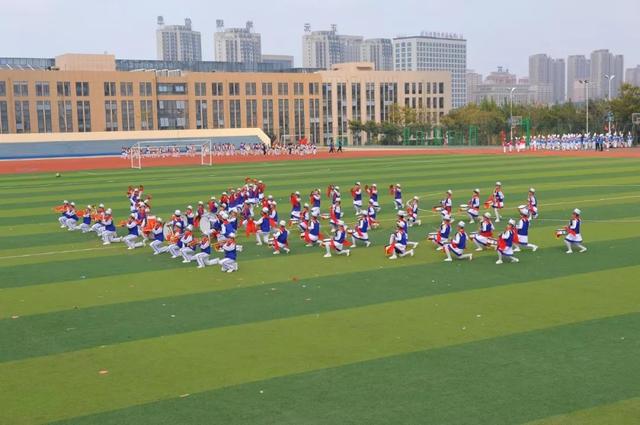 少先队 队报是什么，学校少先队全称（烟台少先队员喜迎建队70周年）