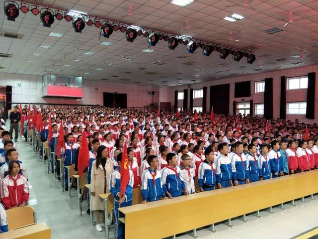 少先队 队报是什么，学校少先队全称（烟台少先队员喜迎建队70周年）