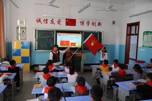 少先队 队报是什么，学校少先队全称（烟台少先队员喜迎建队70周年）