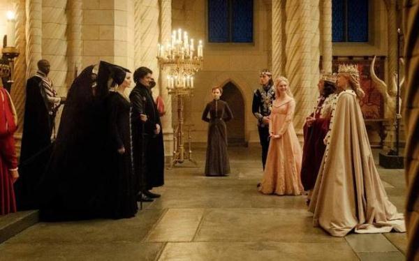 绚丽缤纷的意思，绚丽缤纷的意思是什么意思（女巫、公主和王后三个女人一台戏）