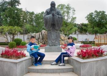厦门大学校服，厦门大学校服女生（厦门海沧全区统一的“靓装”来啦）