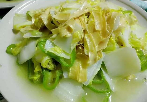 大白菜怎么炒好吃，大白菜怎么炒好吃有几种方法（牢记3个小诀窍白菜又脆又嫩）