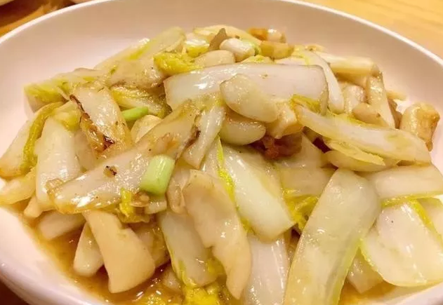 大白菜怎么炒好吃，大白菜怎么炒好吃有几种方法（牢记3个小诀窍白菜又脆又嫩）