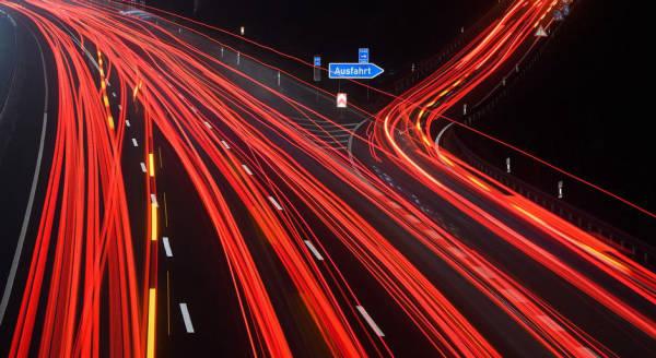 德国高速限速是多少，德国高速限速是多少公里（德国高速将限速350km/h）