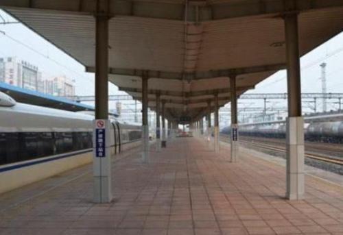 火车站送人可以进站吗，火车站送人可以进候车厅吗（为何火车站不卖站台票了）