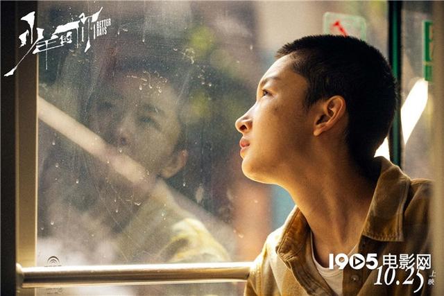 周冬雨和易烊千玺拍的电影叫什么，易烊千玺和周冬雨演的是什么电影（周冬雨易烊千玺演绎别样青春）