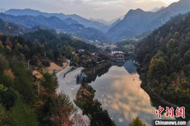 大别山在哪个省，大别山在哪个省哪个市哪个县一（航拍安徽省岳西县大别山脉）