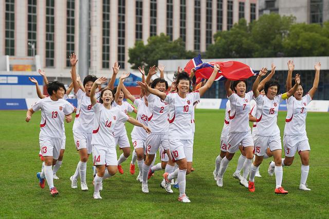 朝鲜女足夺冠凯旋，中国女足今晚将战日本（足球——朝鲜队获女足冠军）