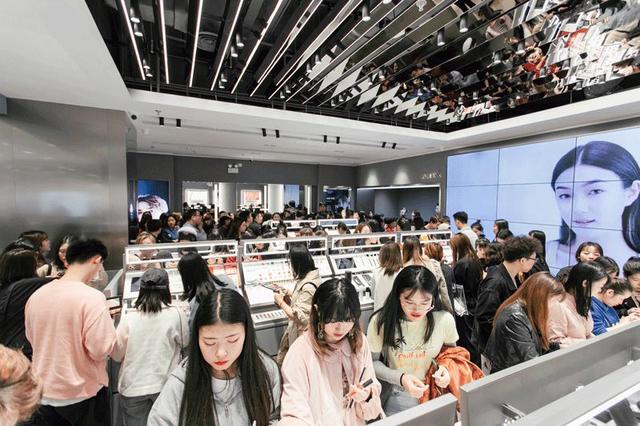 长沙国金街在哪里，长沙国金街地标（终于在国金街与这位“网友”面基了）