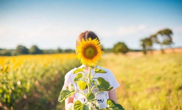 如何做一名乐观向上的人，如何让自己乐观向上（怎样做一个积极向上的人）