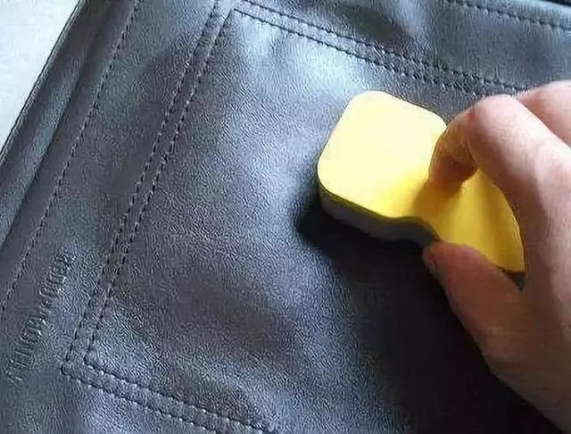 霉点用什么可以洗掉，羽绒服霉点用什么可以洗掉（翻出来的厚衣服有霉斑）