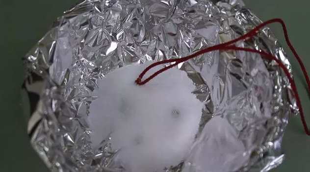 银镯子变黑怎么清洗，银镯子变黑怎么清洗锡纸（清洗银首饰的3种方法）