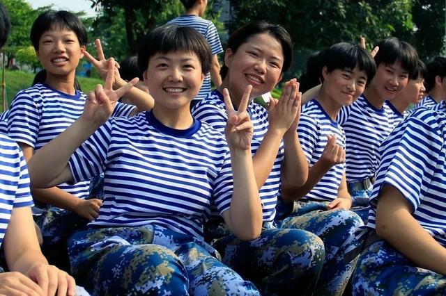 流浪在外闯天涯歌词，流浪的人走天涯歌词（到“沙角大学”一个月了）