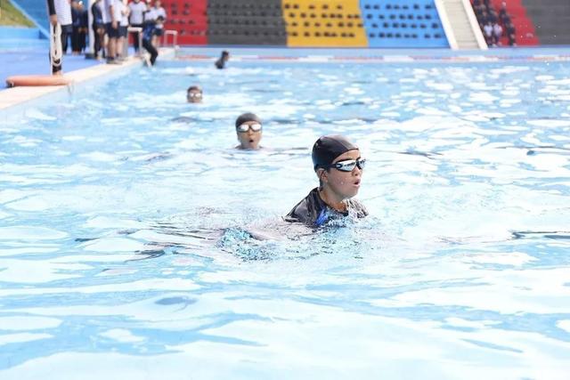 流浪在外闯天涯歌词，流浪的人走天涯歌词（到“沙角大学”一个月了）