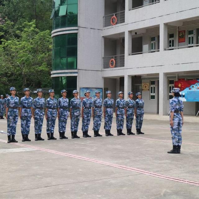 流浪在外闯天涯歌词，流浪的人走天涯歌词（到“沙角大学”一个月了）