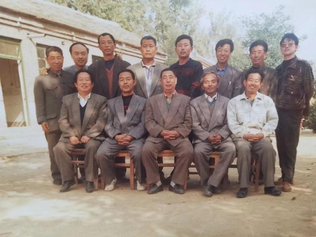 老板父亲去世致哀短信，哀悼领导父亲短信（女儿写的这行字看哭无数人……）