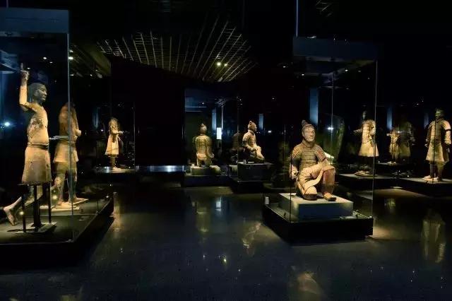 秦始皇陵兵马俑的故事，兵马俑的来历是什么（看兵马俑保护与修复的故事）