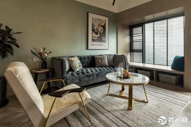 定制衣柜和成品衣柜到底哪个好，成品衣柜和定制衣柜的区别分析