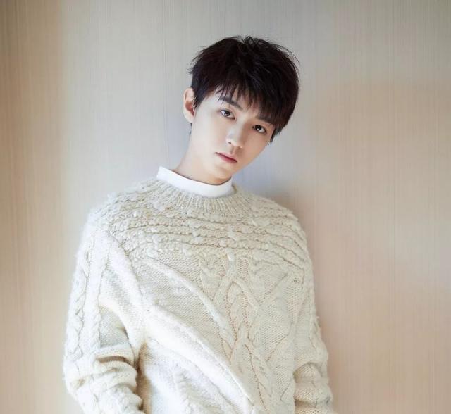 赵今麦的男朋友王俊凯，欧阳娜娜的青梅竹马（爱情高级定制不官宣；张新成被业内看好；有翡难改注水剧情）