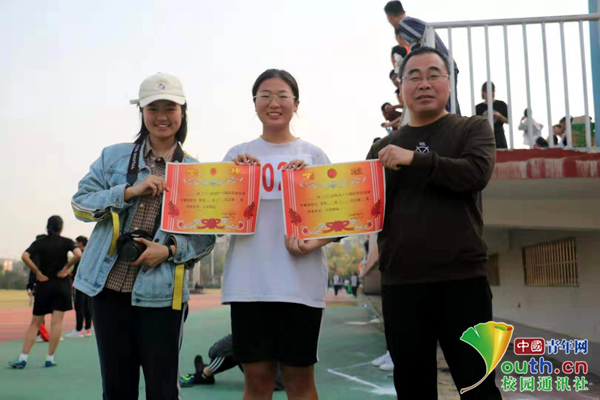 找字体网识别，求~!上传图片找字体的网站（高中老师“盯写认亲”创意获点赞）