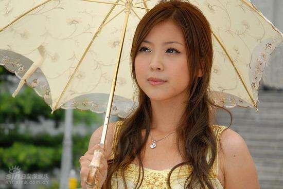 1,池早早是电视剧《爱情是从告白开始的》中角色,扮演者是卓文萱.