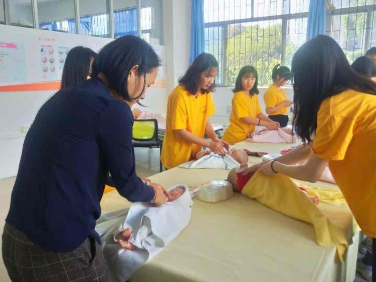 保姆培训学校（育婴）