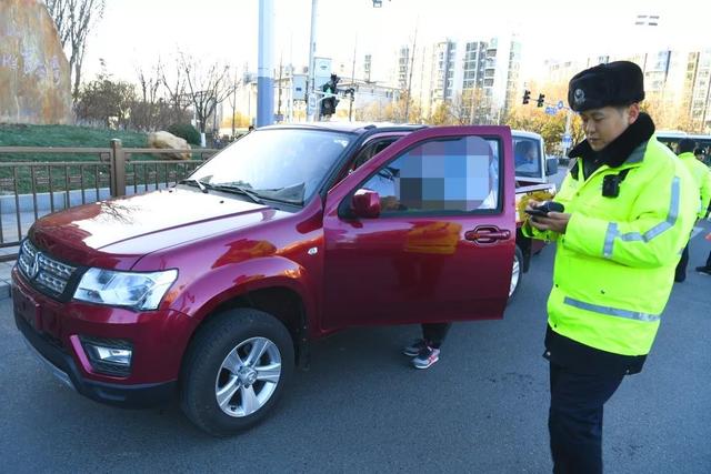 京牌封闭小货北京限制，京牌皮卡车在北京几点可以进五环（货车<含皮卡>车主注意）