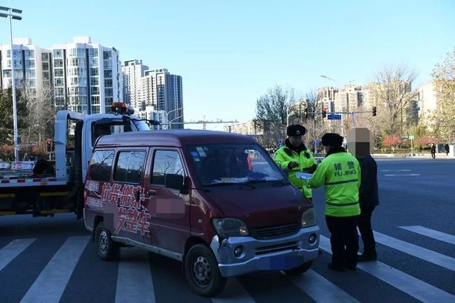 京牌封闭小货北京限制，京牌皮卡车在北京几点可以进五环（货车<含皮卡>车主注意）